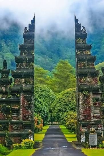 Handara Gate